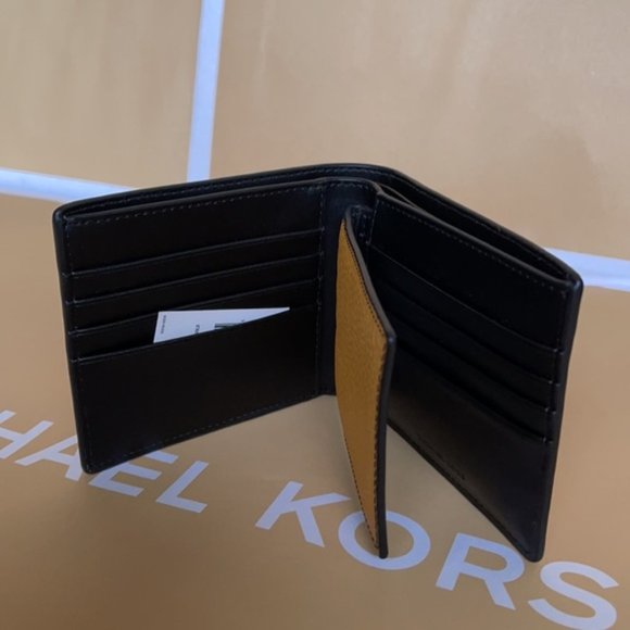 Michael Kors Men`s Cooper Pebbled Leather Billfold Wallet With Passcase - Picture 3 of 16